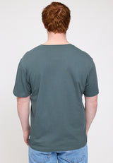 Ben ist 1,85 und trägt Größe L