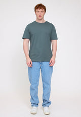 Ben ist 1,85 und trägt Größe L