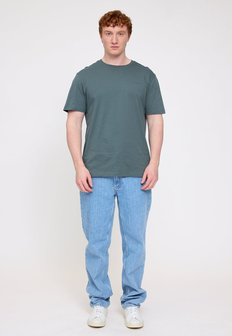 Ben ist 1,85 und trägt Größe L