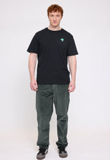 Ben ist 1,85 und trägt Größe L