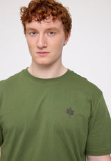 Ben ist 1,85 und trägt Größe L