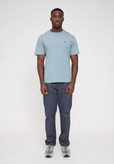 Terence ist 1,90 und trägt Größe L