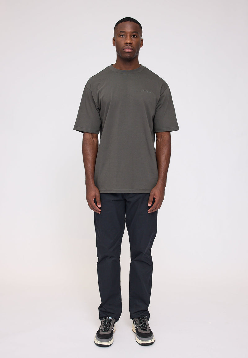 Terence ist 1,90 und trägt Größe L