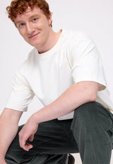 Ben ist 1,85 und trägt Größe L