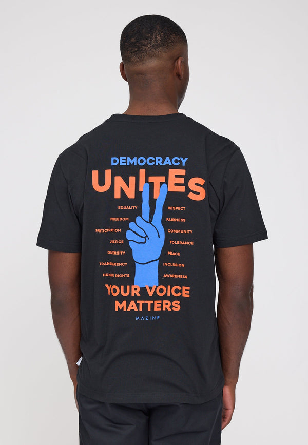 Terence ist 1,90 und trägt Größe L