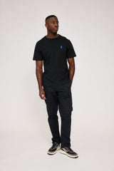 Terence ist 1,90 und trägt Größe L