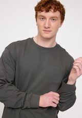 Ben ist 1,85 und trägt Größe L