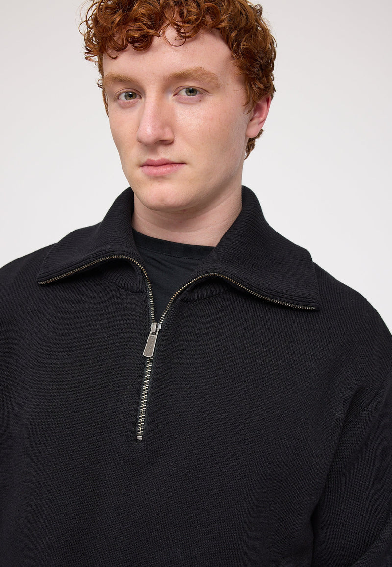 Ben ist 1,85 und trägt Größe L