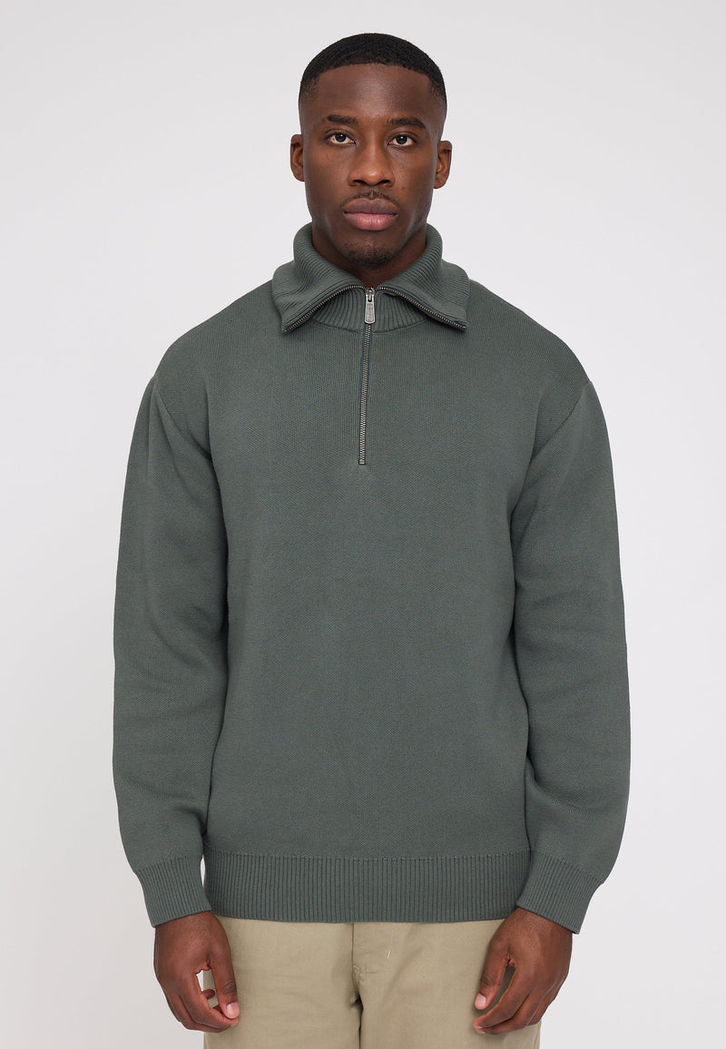 Terence ist 1,90 und trägt Größe L