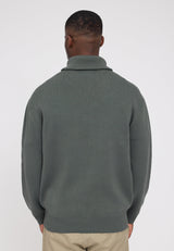 Terence ist 1,90 und trägt Größe L