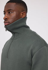 Terence ist 1,90 und trägt Größe L