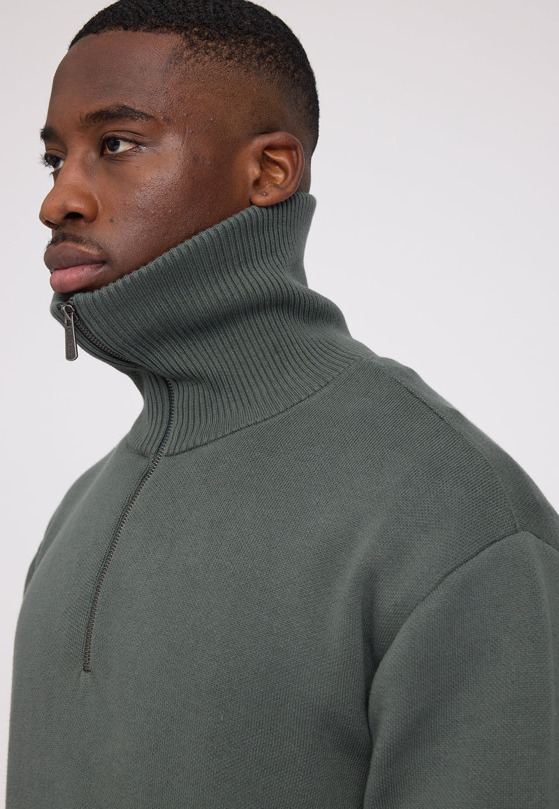 Terence ist 1,90 und trägt Größe L