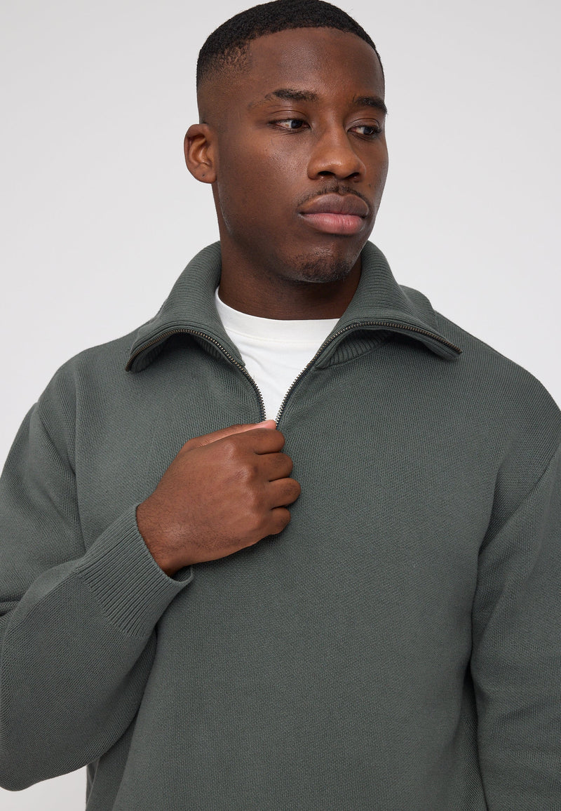 Terence ist 1,90 und trägt Größe L