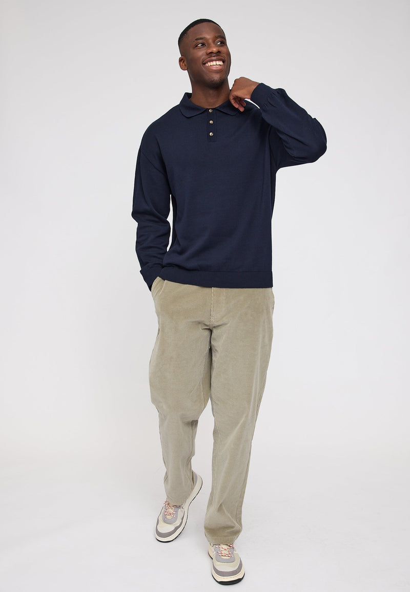 Terence ist 1,90 und trägt Größe L