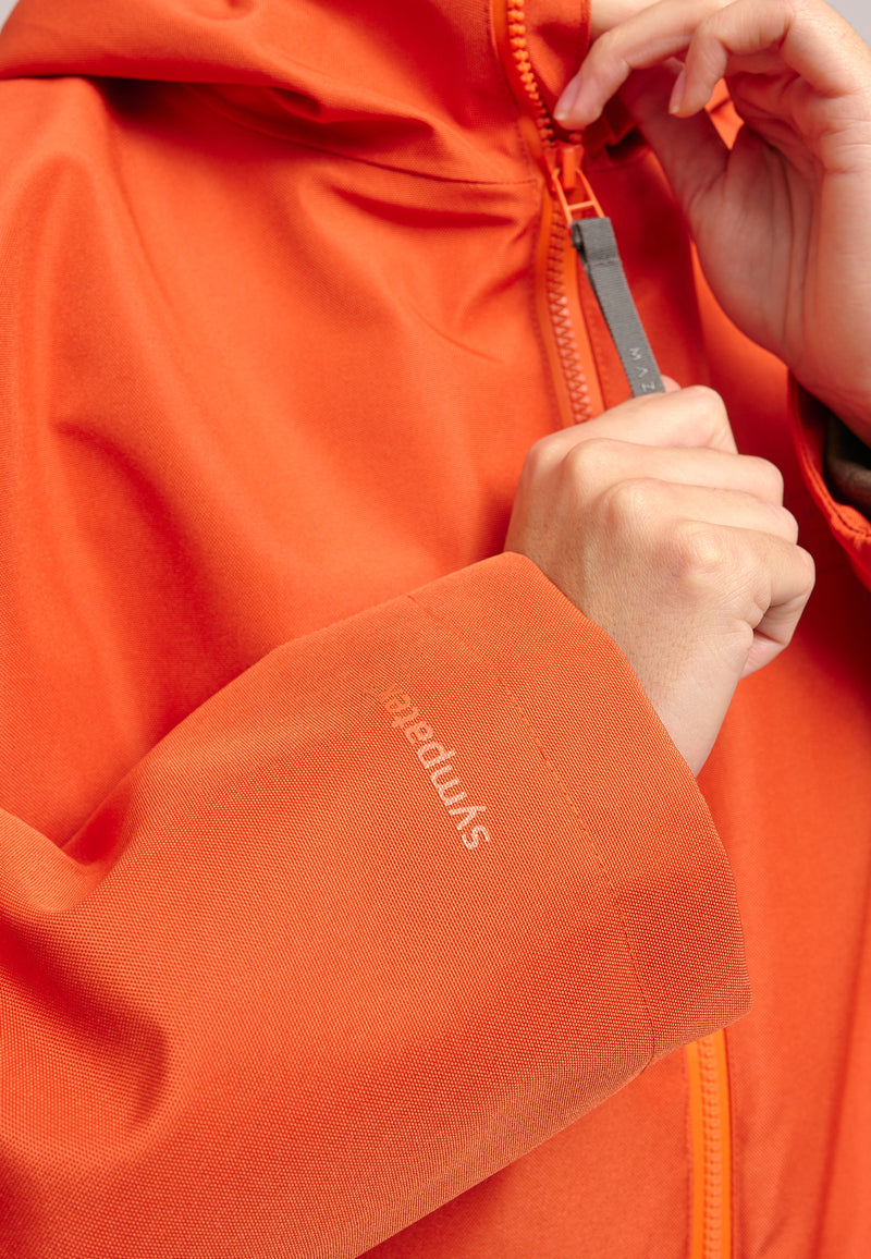 Kate ist 1.75m und trägt Größe S