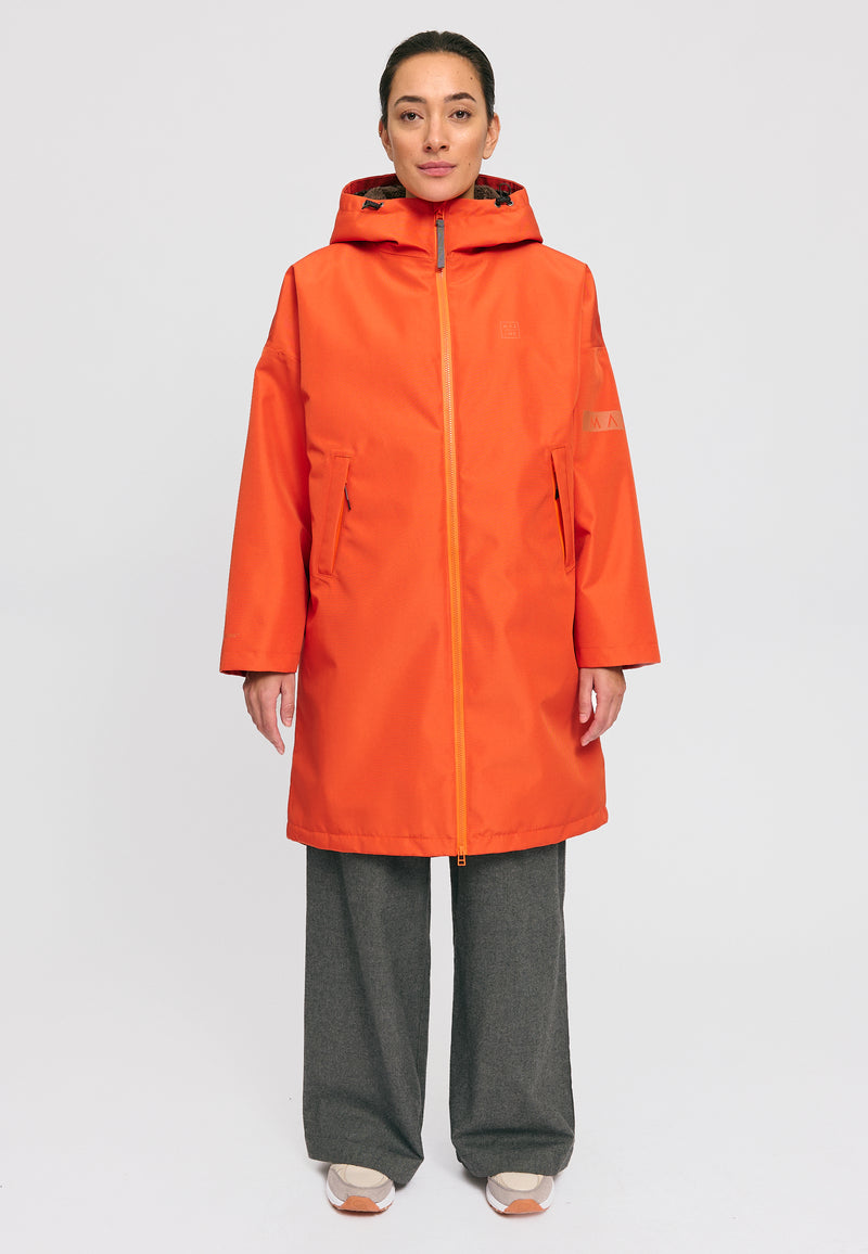 Kate ist 1.75m und trägt Größe S