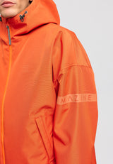 Dominik ist 1.91m und trägt Größe L