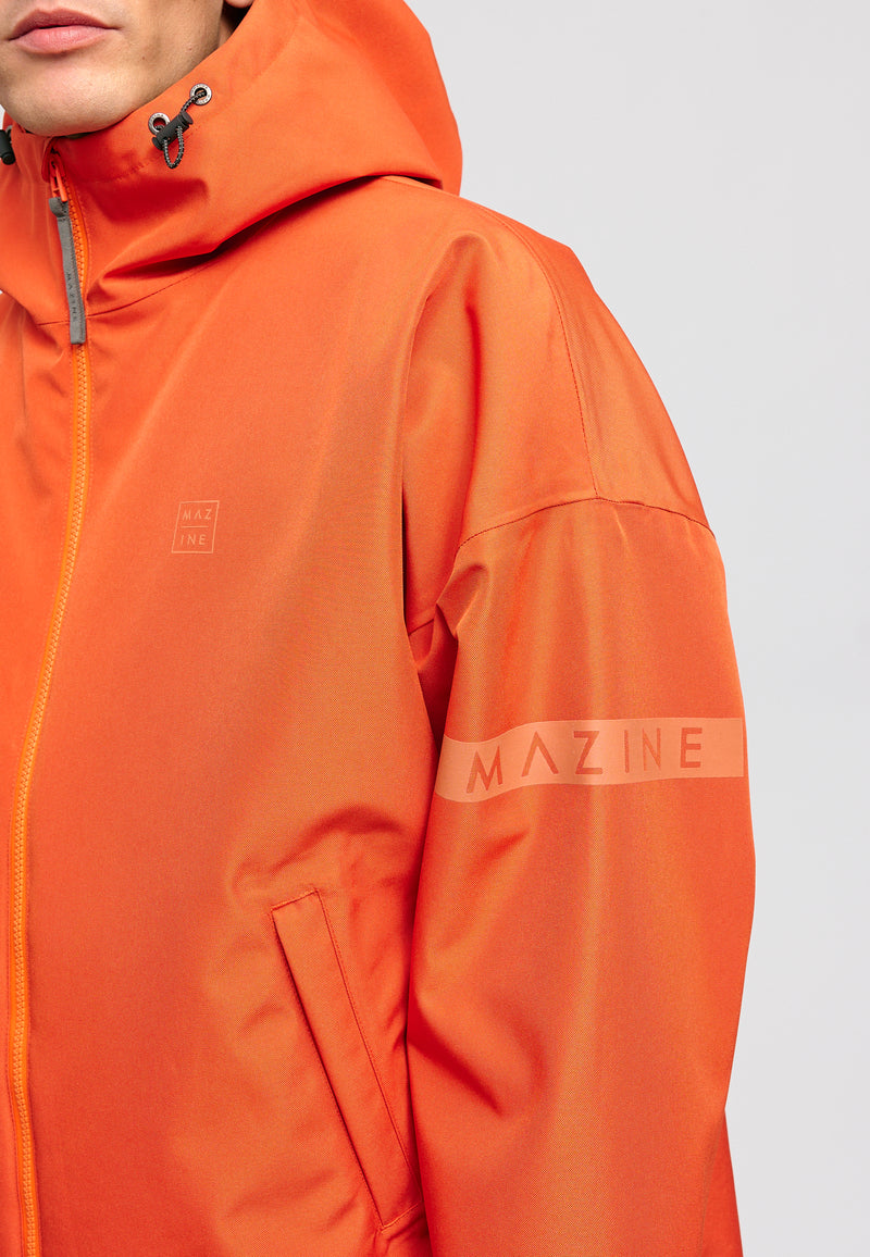 Dominik ist 1.91m und trägt Größe L