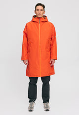 Dominik ist 1.91m und trägt Größe L