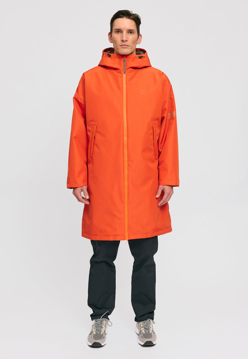 Dominik ist 1.91m und trägt Größe L