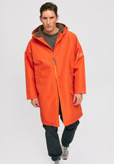 Dominik ist 1.91m und trägt Größe L