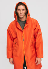 Dominik ist 1.91m und trägt Größe L