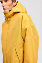 Dominik ist 1.91m und trägt Größe L