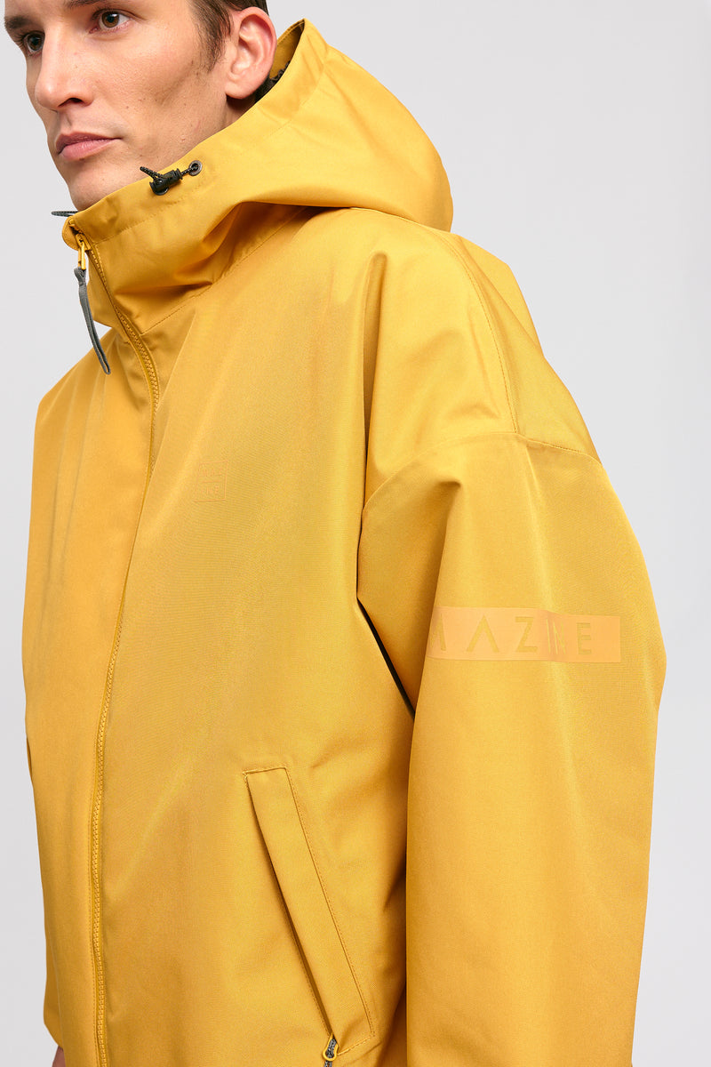 Dominik ist 1.91m und trägt Größe L