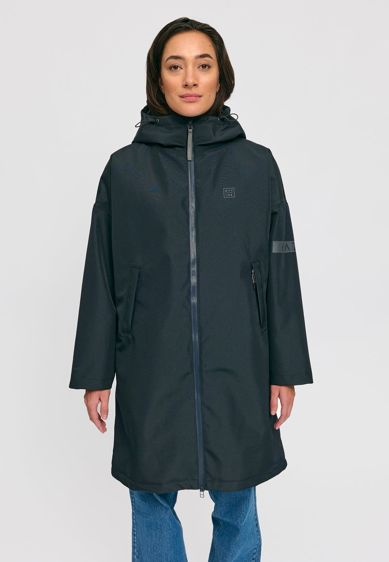 Kate ist 1.75m und trägt Größe S