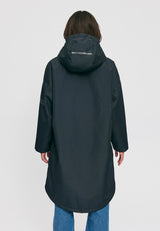 Kate ist 1.75m und trägt Größe S