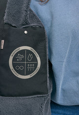 Kate ist 1.75m und trägt Größe S