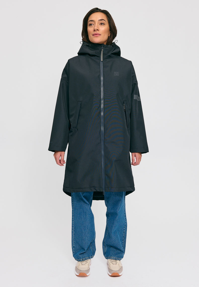 Kate ist 1.75m und trägt Größe S