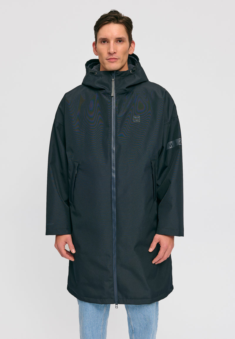 Dominik ist 1.91m und trägt Größe L