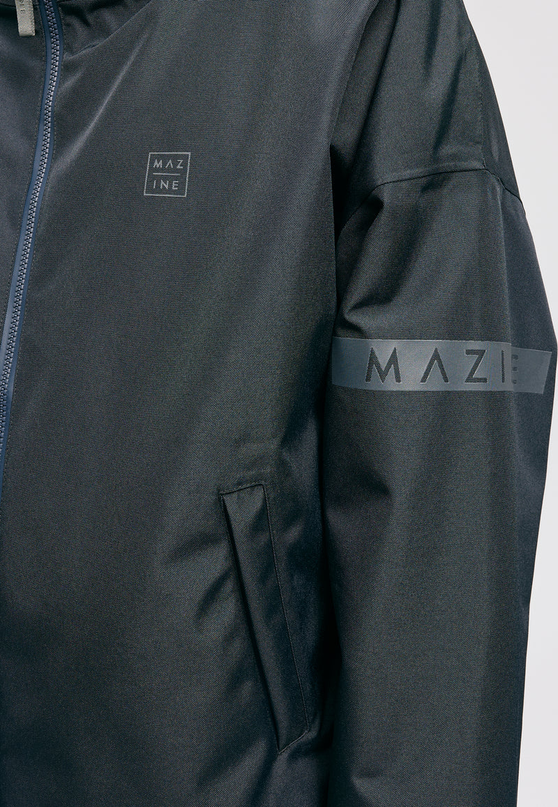 Dominik ist 1.91m und trägt Größe L