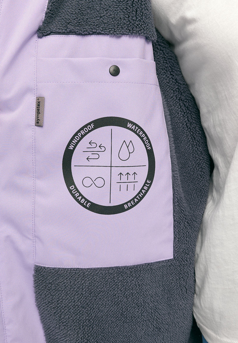 Kate ist 1.75m und trägt Größe S