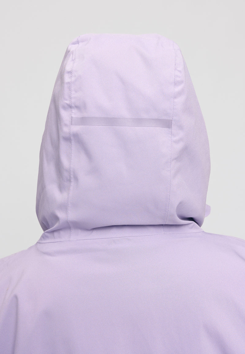 Kate ist 1.75m und trägt Größe S