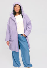 Kate ist 1.75m und trägt Größe S