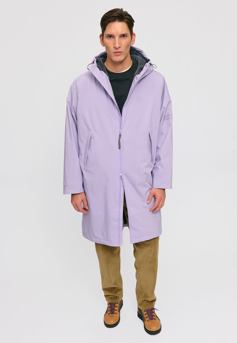 Dominik ist 1.91m und trägt Größe L