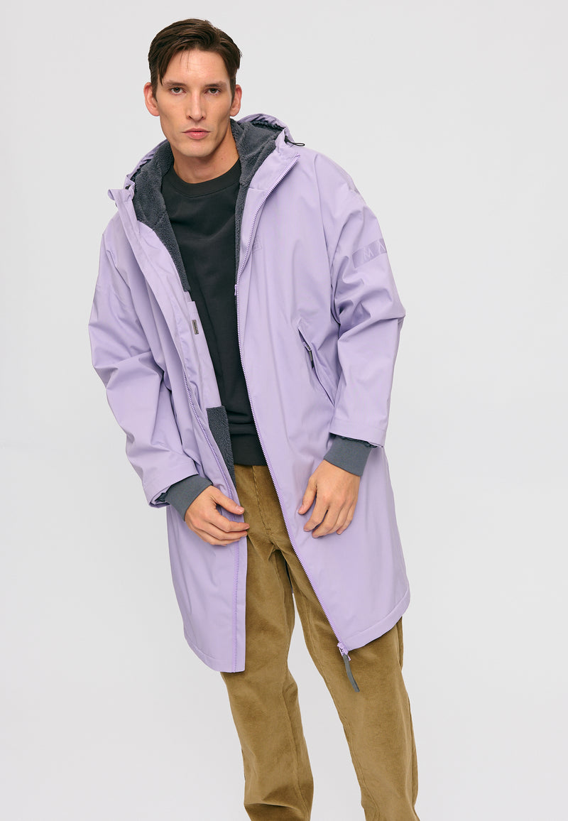 Dominik ist 1.91m und trägt Größe L