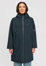 Kate ist 1.75m und trägt Größe S