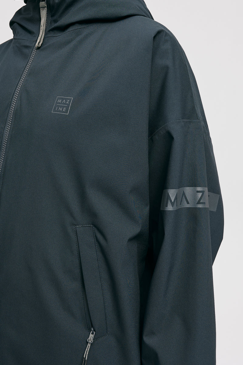 Kate ist 1.75m und trägt Größe S