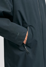 Kate ist 1.75m und trägt Größe S