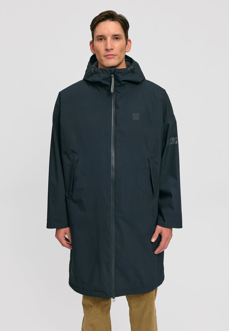 Dominik ist 1.91m und trägt Größe L