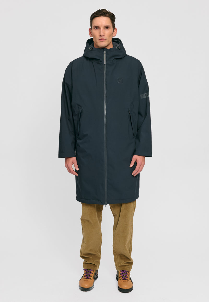 Dominik ist 1.91m und trägt Größe L