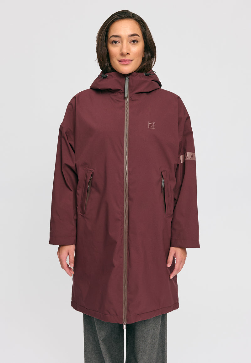 Kate ist 1.75m und trägt Größe S