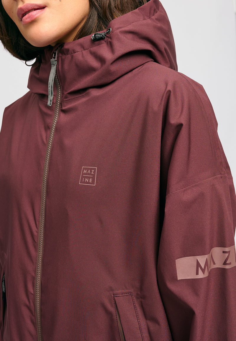 Kate ist 1.75m und trägt Größe S