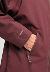 Kate ist 1.75m und trägt Größe S