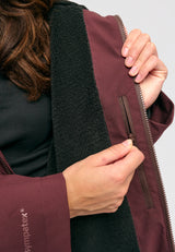 Kate ist 1.75m und trägt Größe S