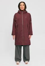 Kate ist 1.75m und trägt Größe S