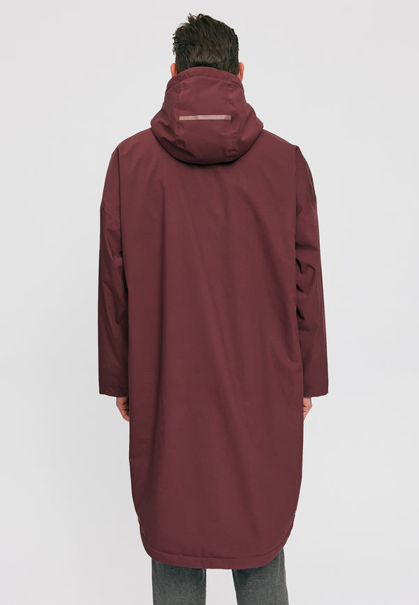 Dominik ist 1.91m und trägt Größe L